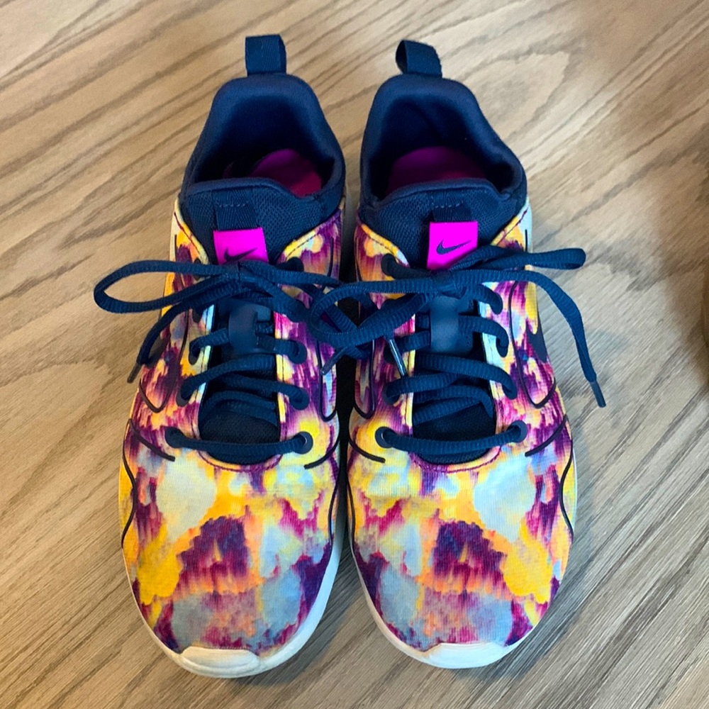 Women’s athletic shoes